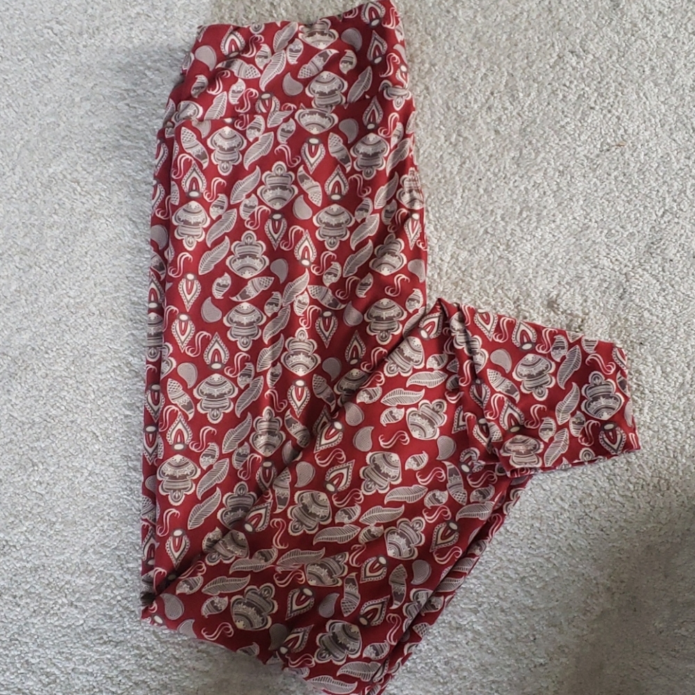 LuLaRoe Tall and Curvy Leggings